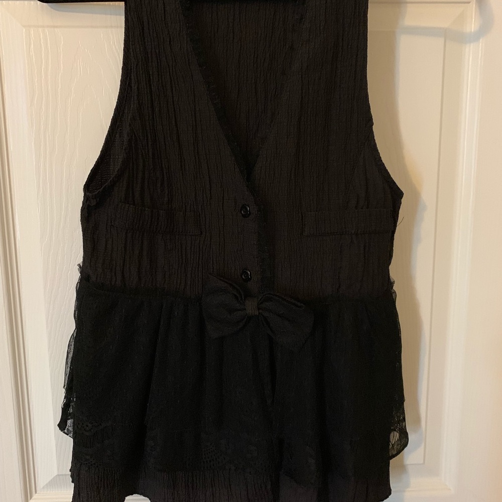 Black crinkle vest with lace